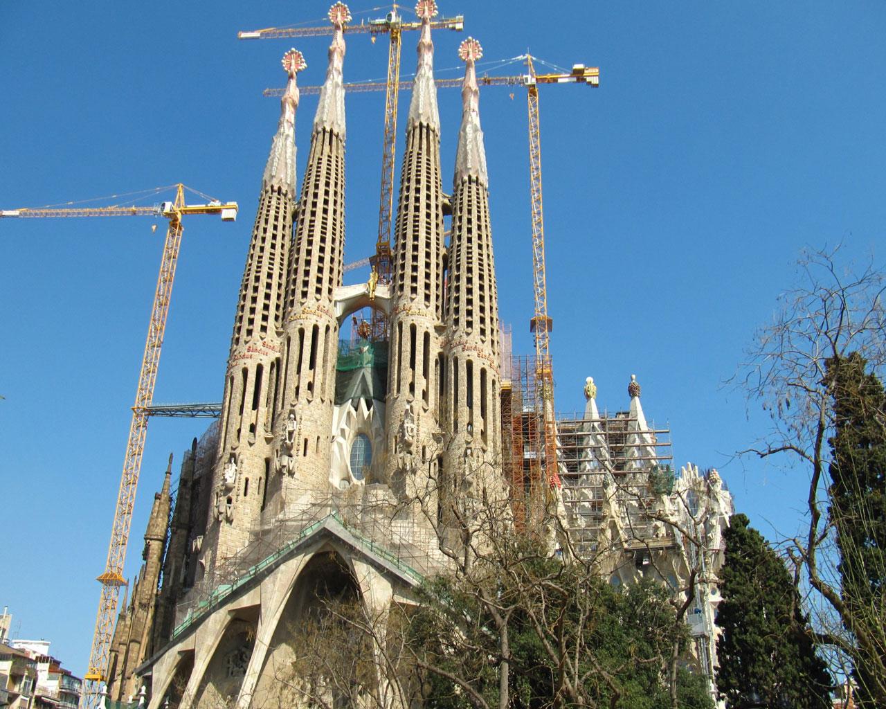 Barcelona - La Sagrada Familia Wallpaper #1 1280 x 1024 