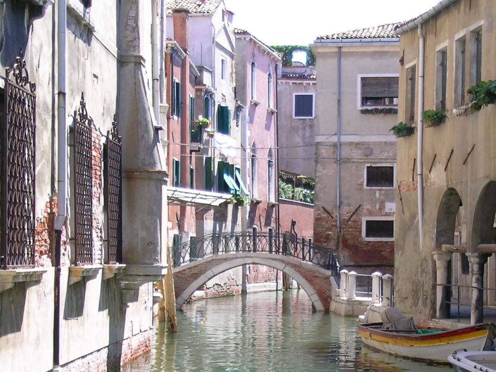 Venice - Street Scene Wallpaper #1 1024 x 768 