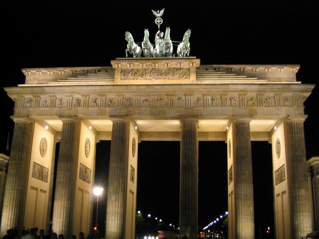 Berlin - Brandenburg Gate Wallpaper #1 1024 x 768 
