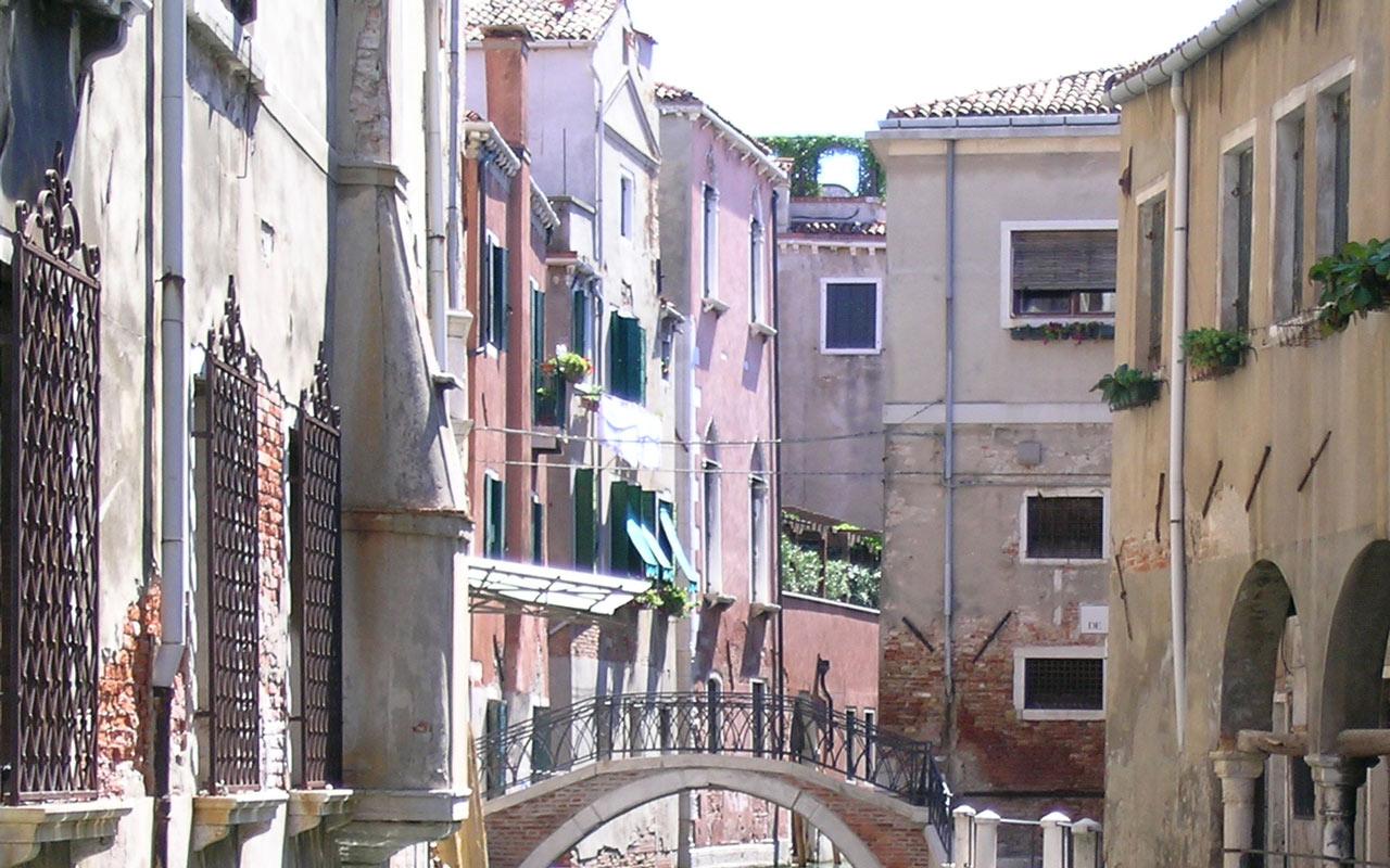 Venice - Street Scene Wallpaper #1 1280 x 800 