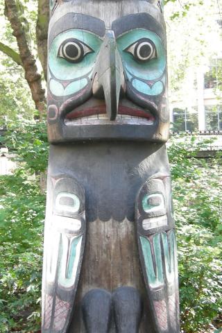 Seattle - Totem Pole - Pioneer Square Wallpaper #2 320 x 480 (iPhone/iTouch)