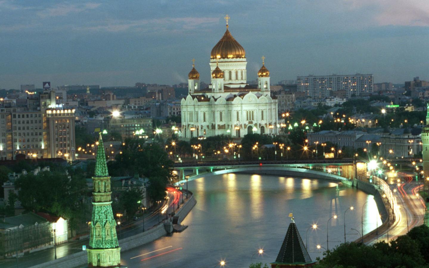 Moscow - Looking over Muskova River to the Cathedral of Christ the Saviour Wallpaper #2 1440 x 900 