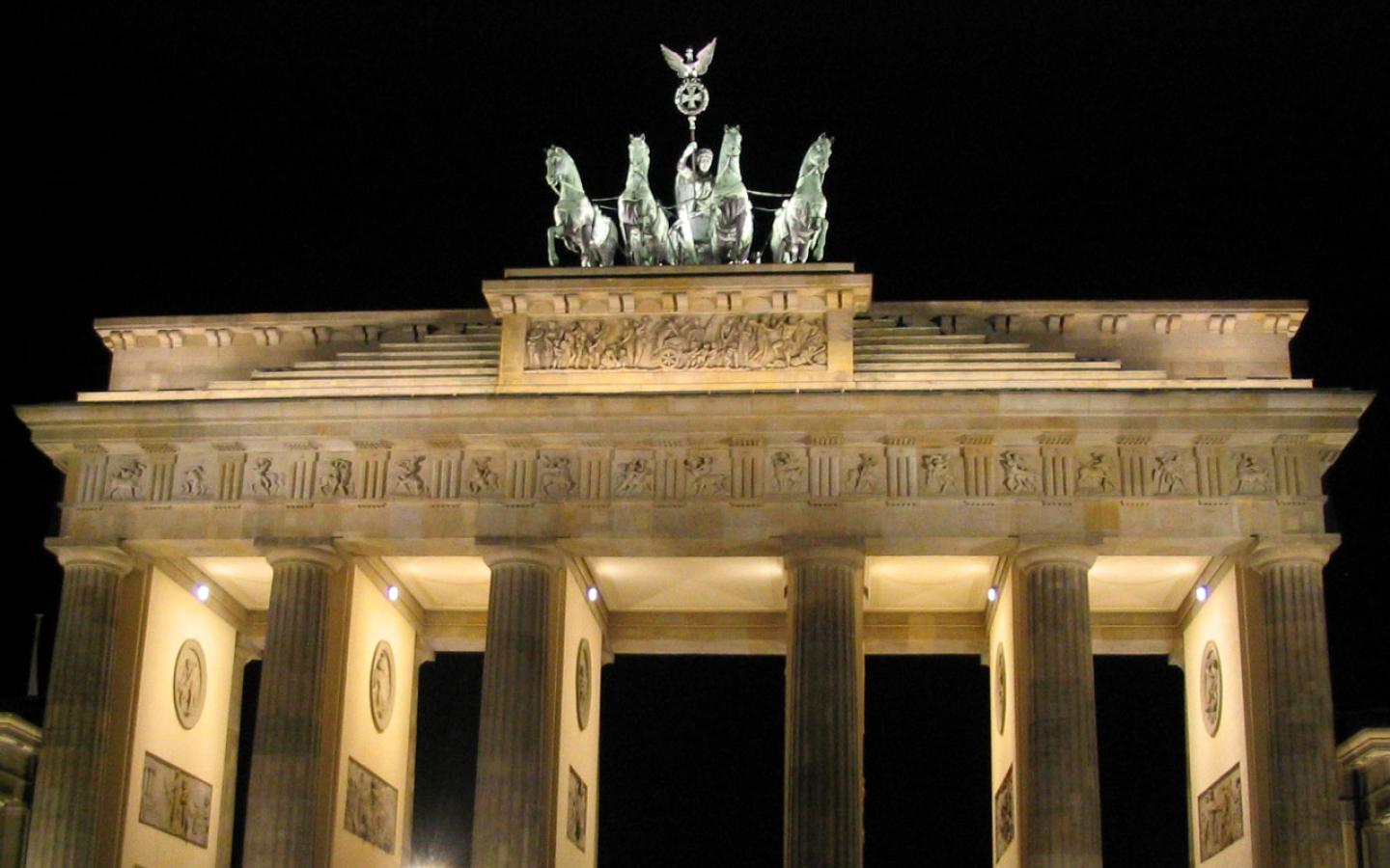 Berlin - Brandenburg Gate Wallpaper #1 1440 x 900 