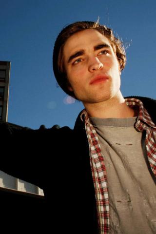 Robert Pattinson -  Wallpaper #3 320 x 480 (iPhone/iTouch)