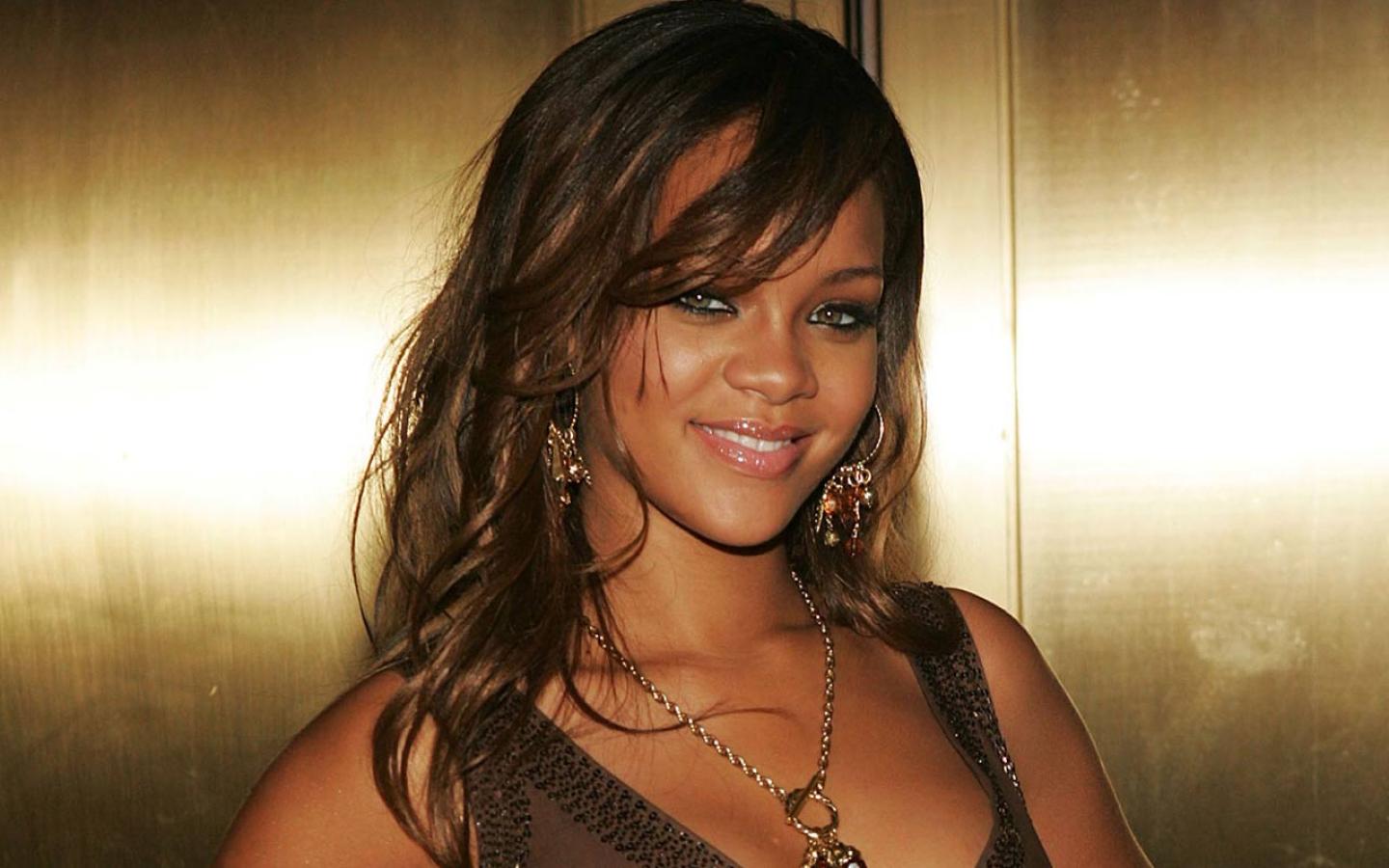 Rihanna -  Wallpaper #4 1440 x 900 