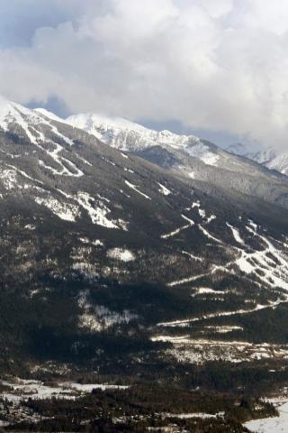 Revelstoke, B.C. - Overall View of Ski Area Wallpaper #1 320 x 480 (iPhone/iTouch)